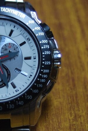 Tachymeter_scale_bezel_close-up.jpg